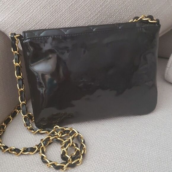 Black shiny purse - Picture 3 of 5
